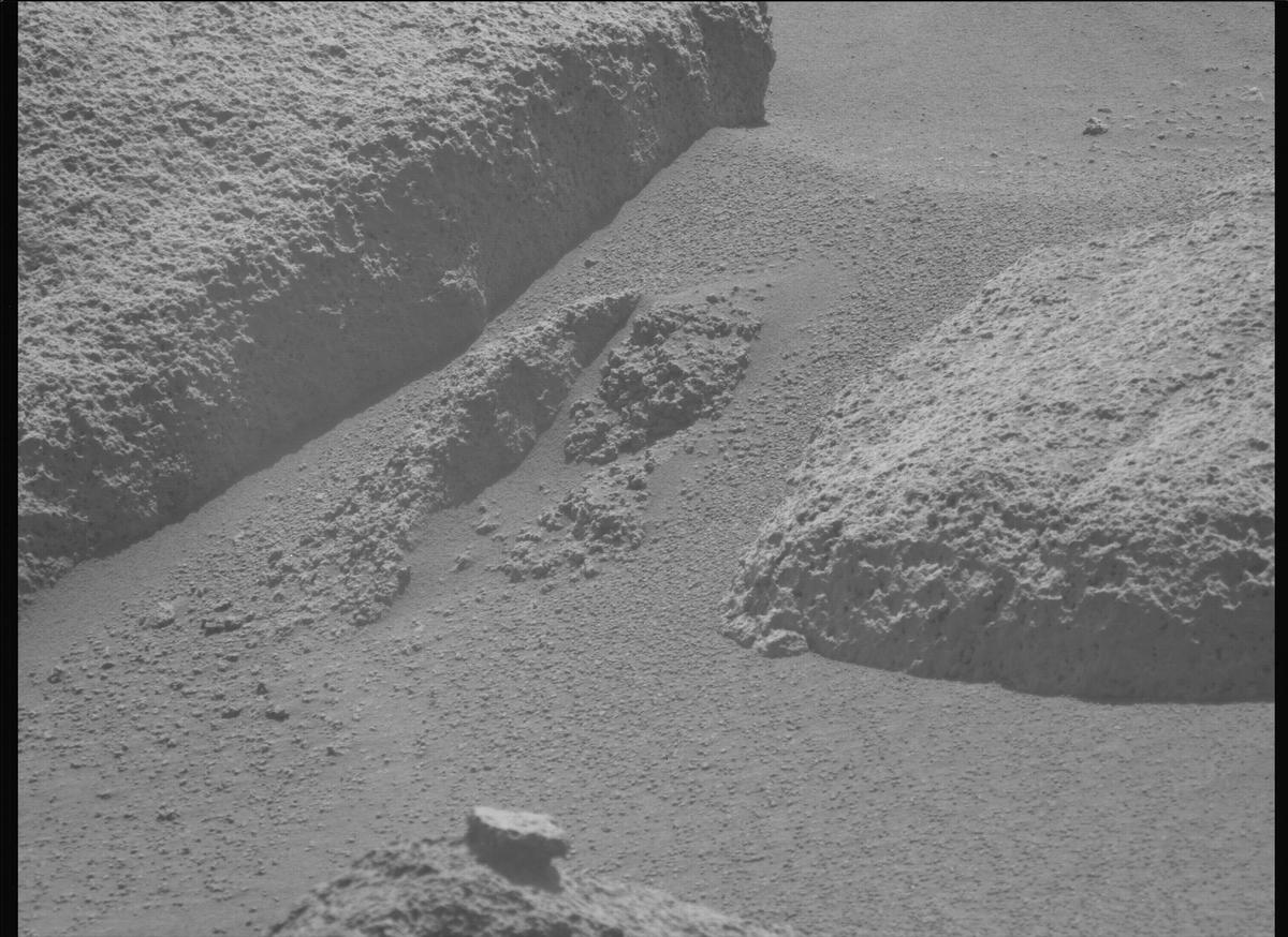 This image was taken by MCZ_LEFT onboard NASA's Mars rover Perseverance on Sol 1035