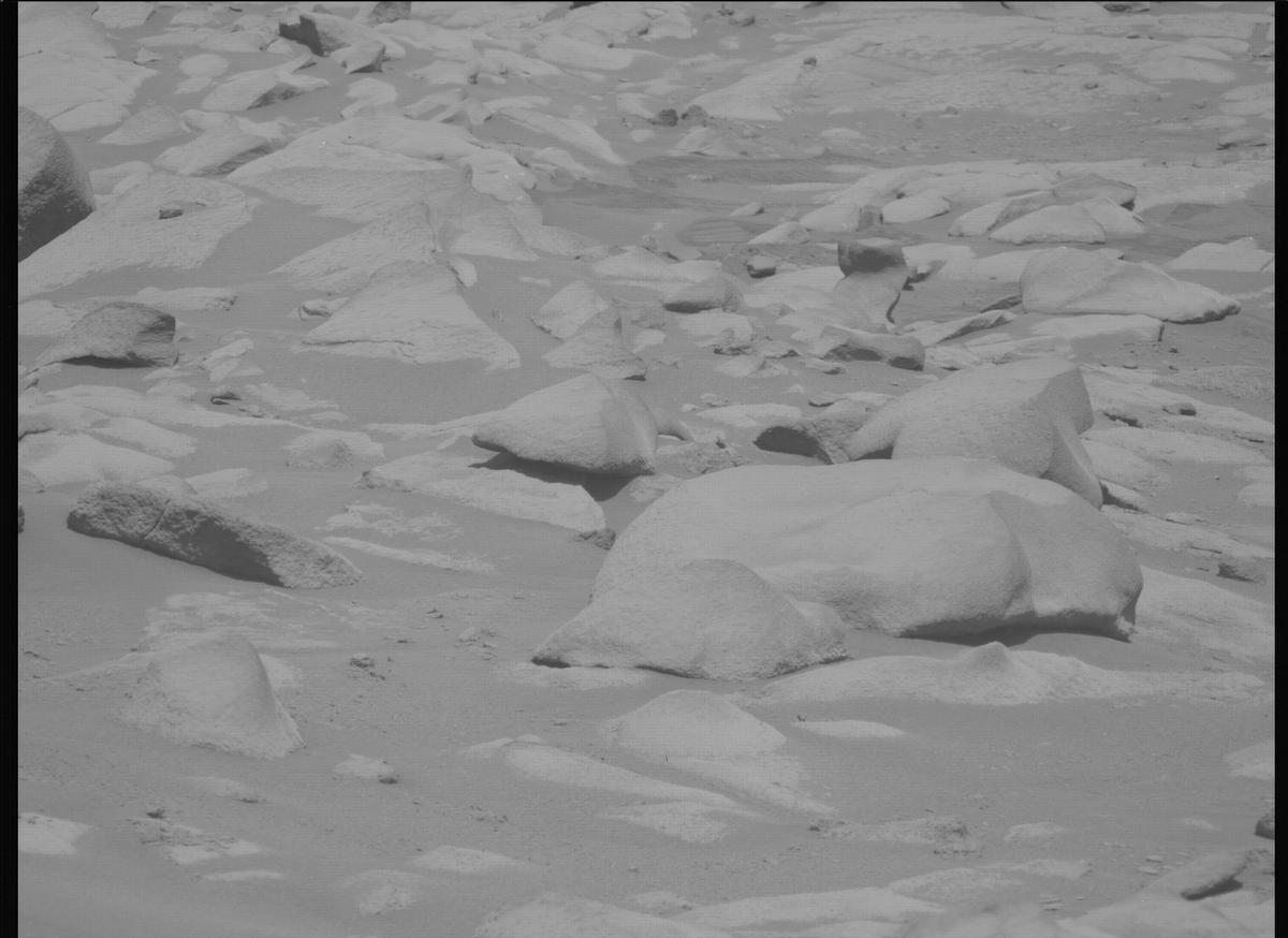 This image was taken by MCZ_LEFT onboard NASA's Mars rover Perseverance on Sol 1035
