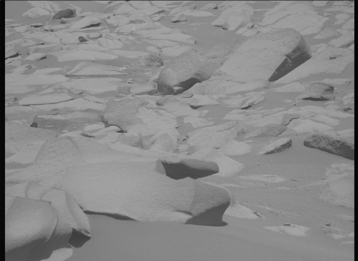 This image was taken by MCZ_LEFT onboard NASA's Mars rover Perseverance on Sol 1035