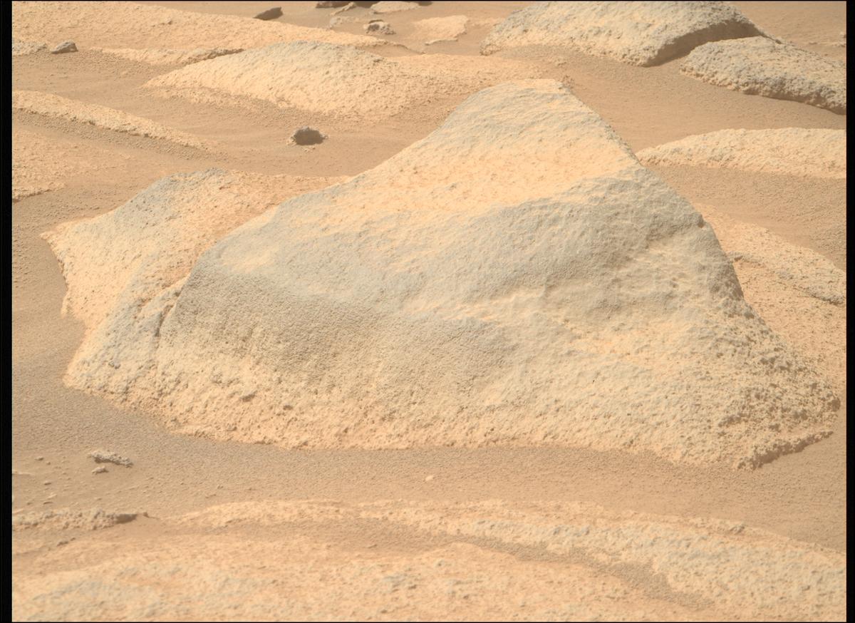This image was taken by MCZ_RIGHT onboard NASA's Mars rover Perseverance on Sol 1035