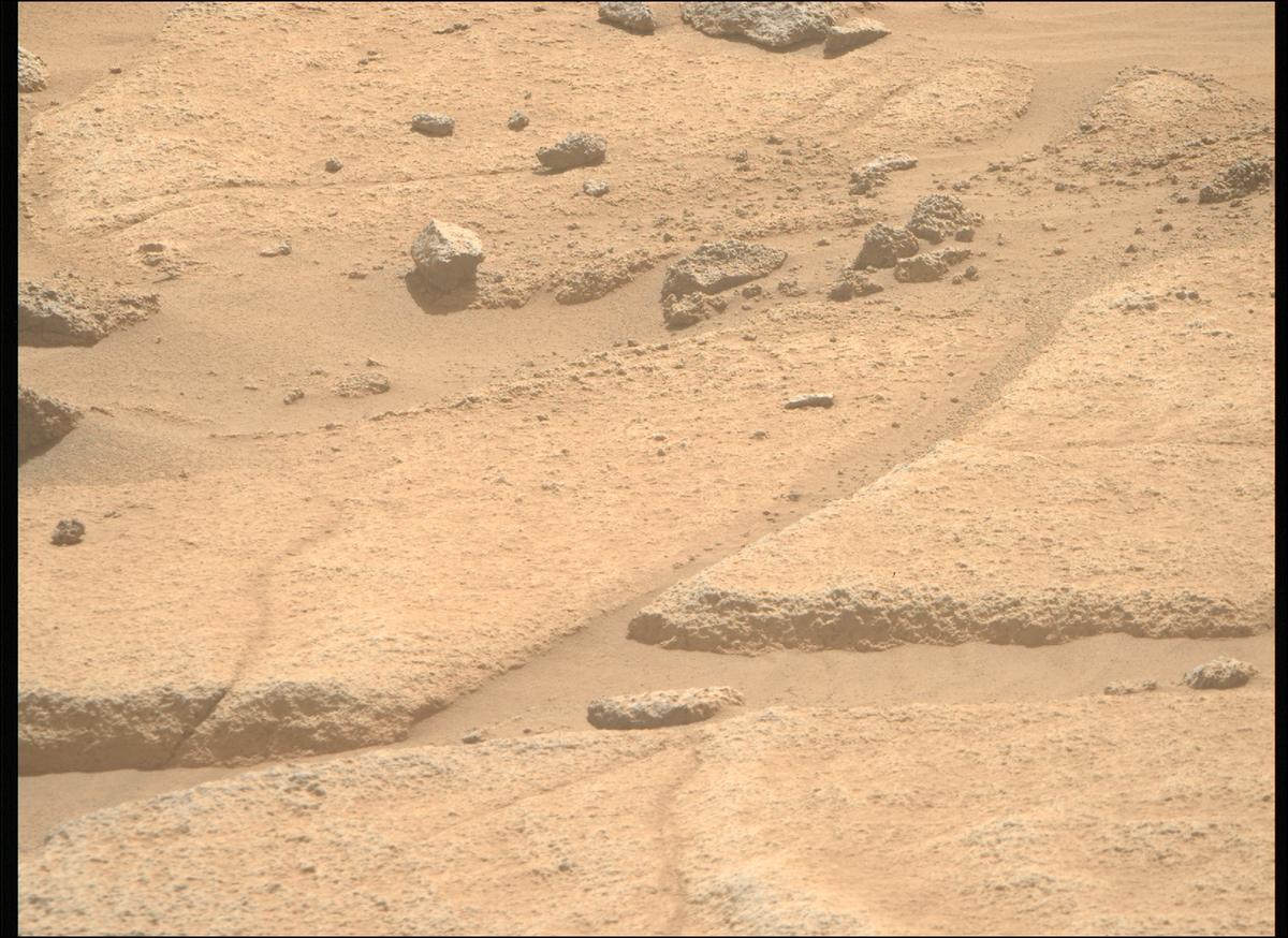 This image was taken by MCZ_RIGHT onboard NASA's Mars rover Perseverance on Sol 1035
