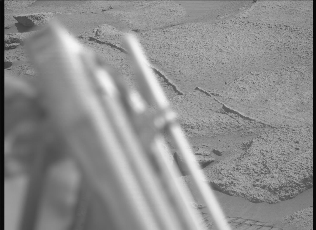 This image was taken by MCZ_RIGHT onboard NASA's Mars rover Perseverance on Sol 1035