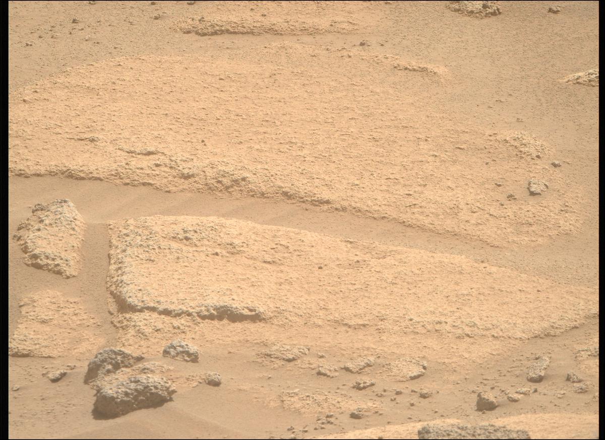 This image was taken by MCZ_RIGHT onboard NASA's Mars rover Perseverance on Sol 1035
