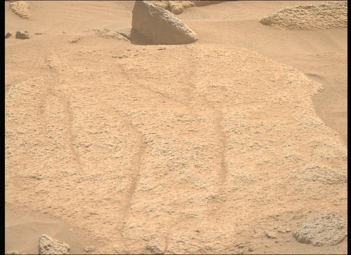 This image was taken by MCZ_RIGHT onboard NASA's Mars rover Perseverance on Sol 1035