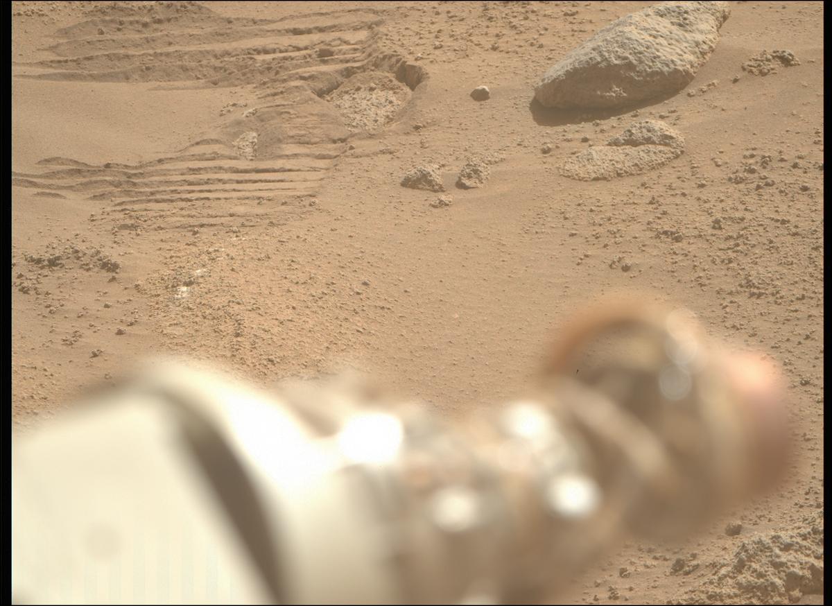This image was taken by MCZ_RIGHT onboard NASA's Mars rover Perseverance on Sol 1035