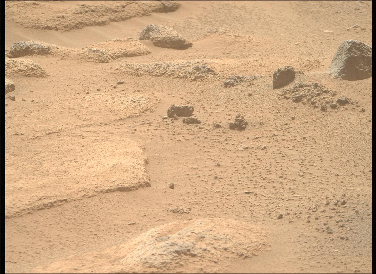 This image was taken by MCZ_RIGHT onboard NASA's Mars rover Perseverance on Sol 1035