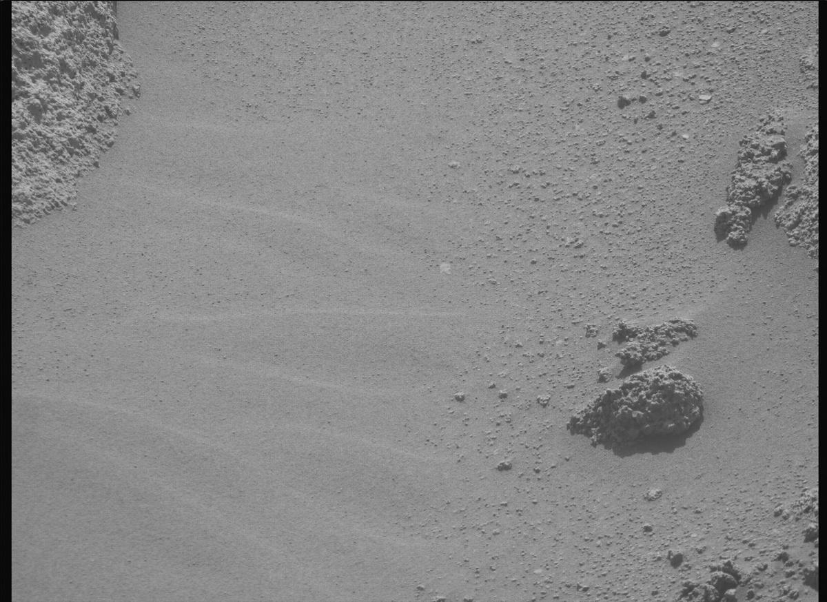 This image was taken by MCZ_RIGHT onboard NASA's Mars rover Perseverance on Sol 1035