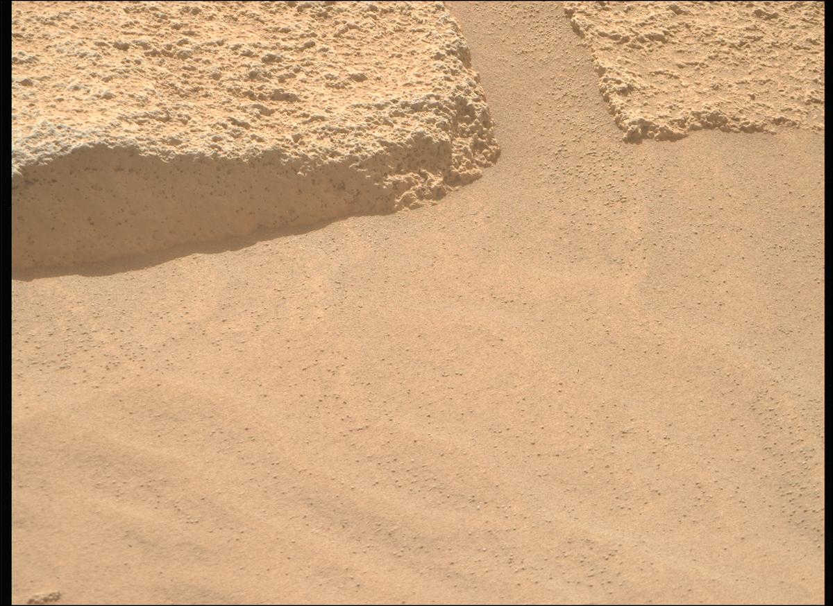 This image was taken by MCZ_RIGHT onboard NASA's Mars rover Perseverance on Sol 1035