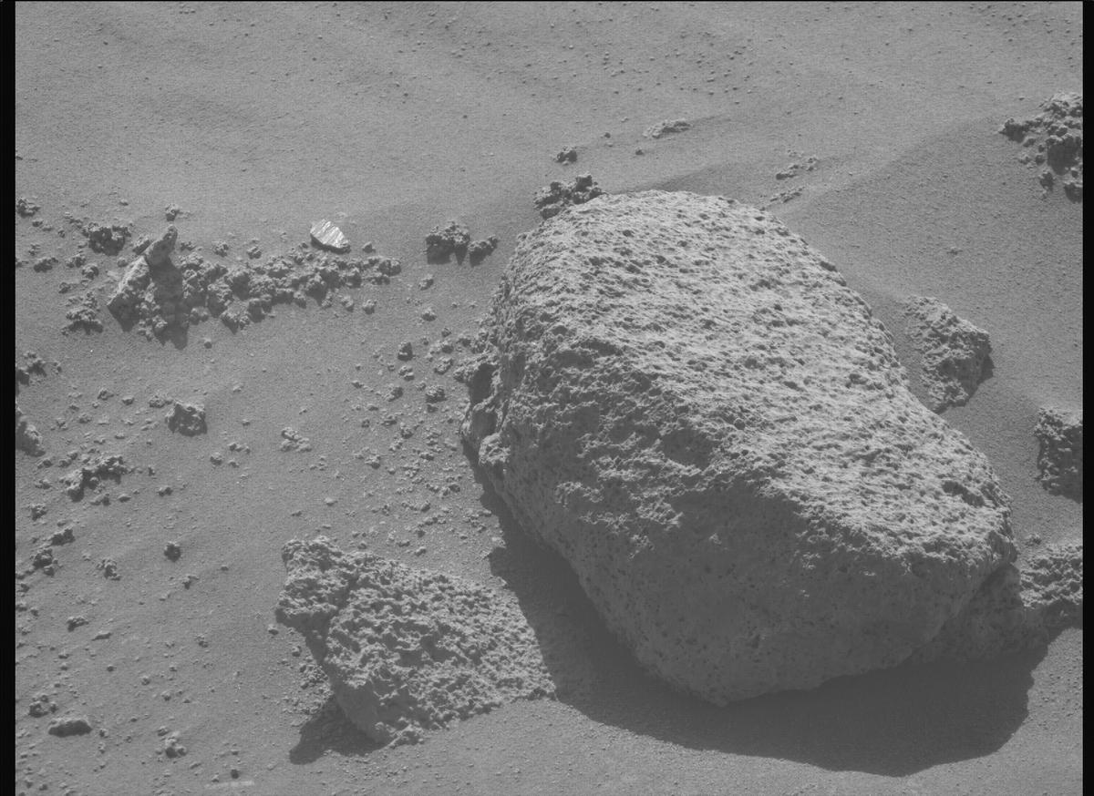 This image was taken by MCZ_RIGHT onboard NASA's Mars rover Perseverance on Sol 1035