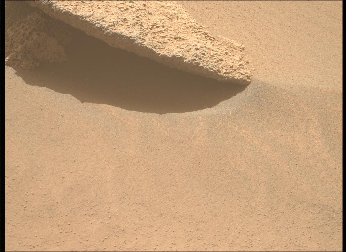 This image was taken by MCZ_RIGHT onboard NASA's Mars rover Perseverance on Sol 1035