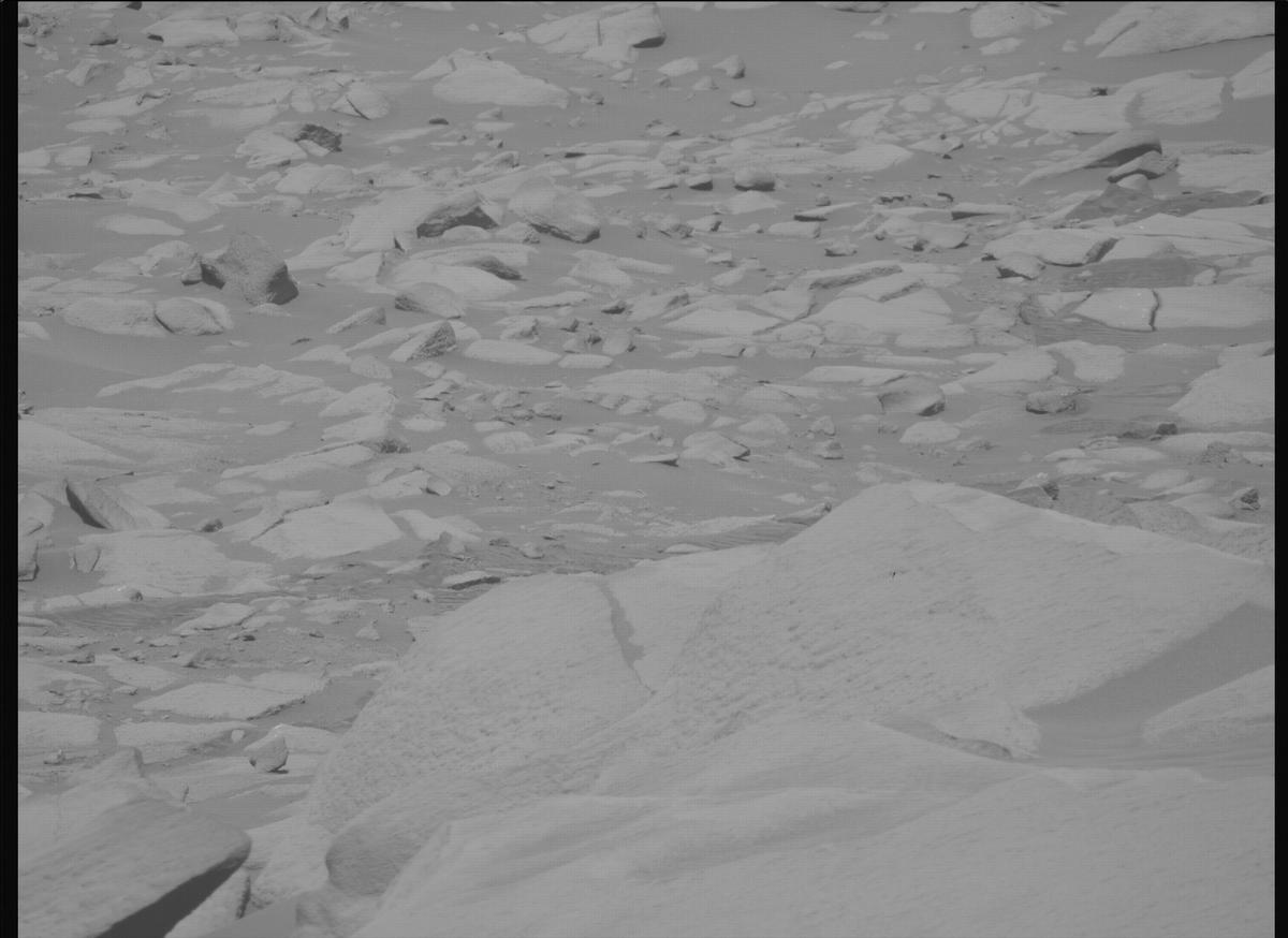 This image was taken by MCZ_RIGHT onboard NASA's Mars rover Perseverance on Sol 1035