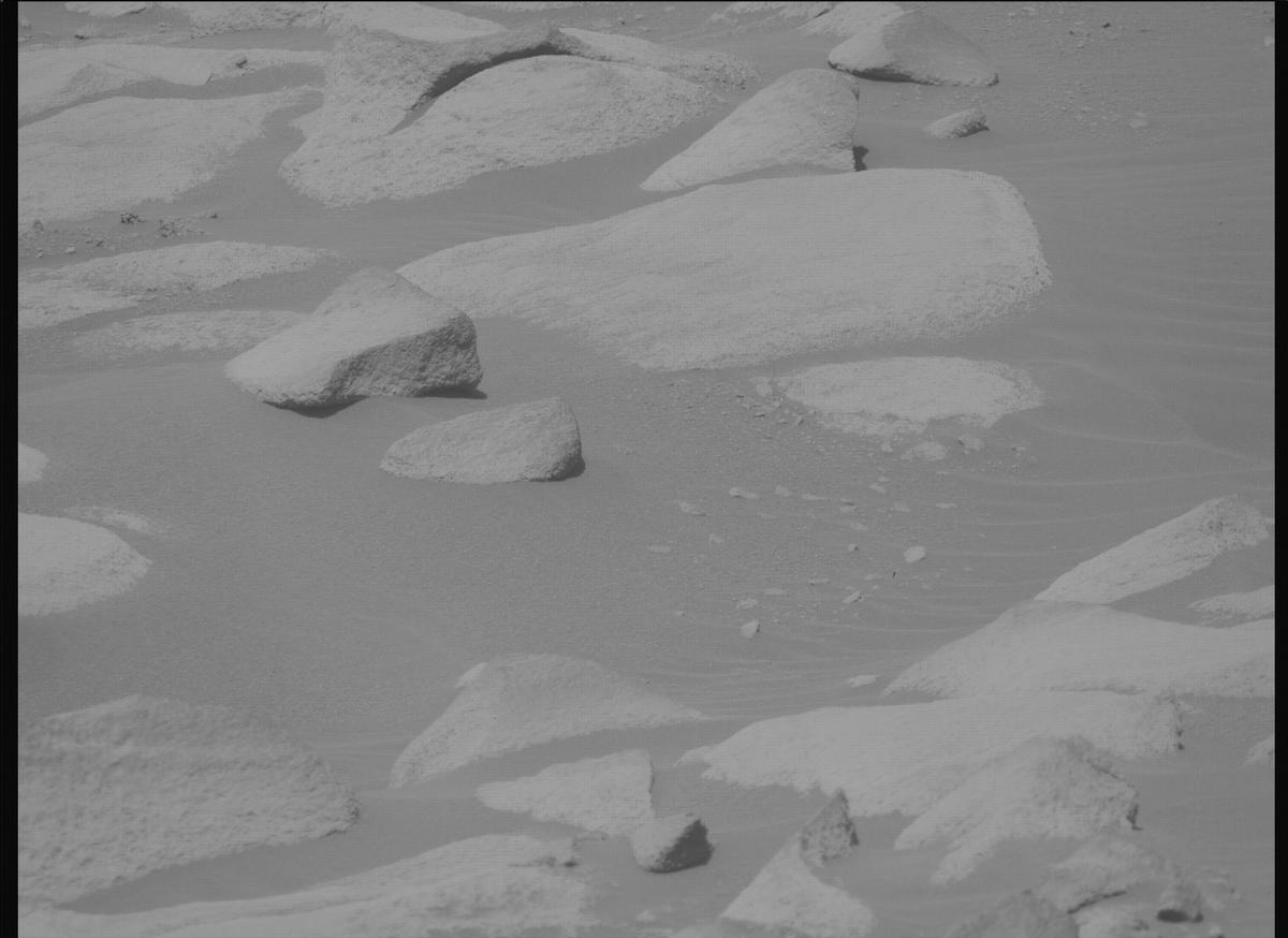 This image was taken by MCZ_RIGHT onboard NASA's Mars rover Perseverance on Sol 1035