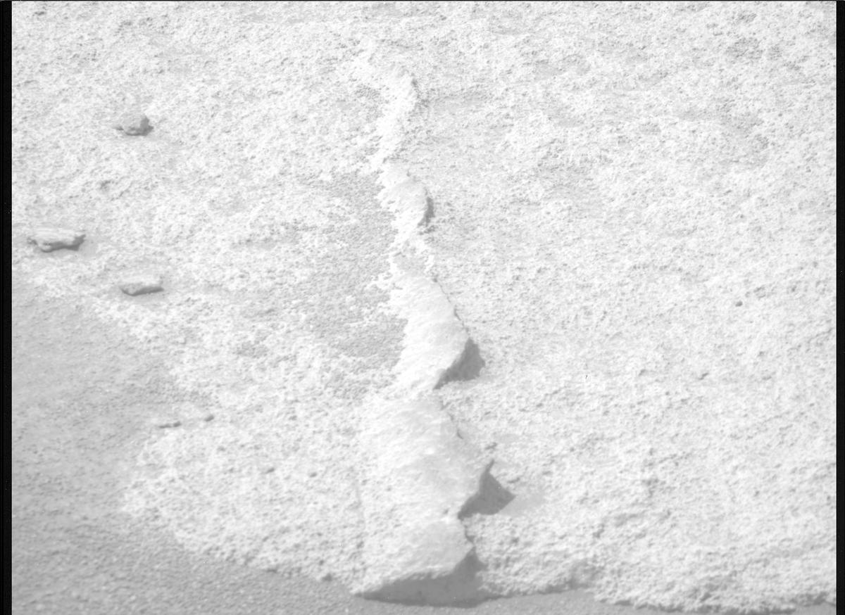 This image was taken by MCZ_RIGHT onboard NASA's Mars rover Perseverance on Sol 1035