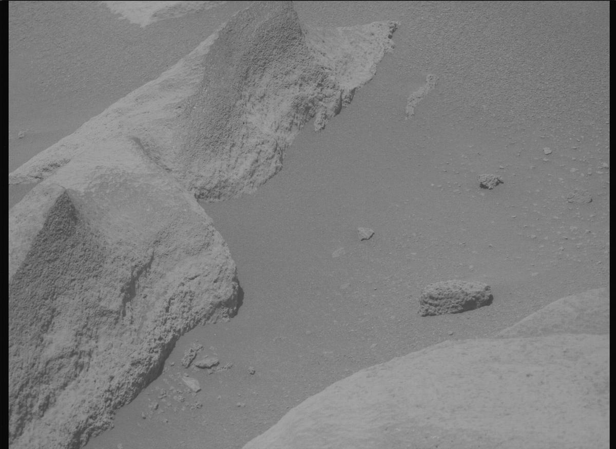 This image was taken by MCZ_LEFT onboard NASA's Mars rover Perseverance on Sol 1037