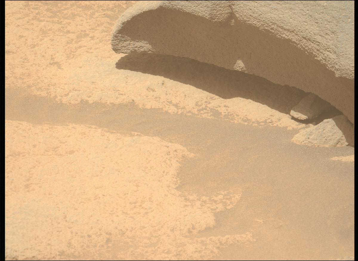 This image was taken by MCZ_LEFT onboard NASA's Mars rover Perseverance on Sol 1037