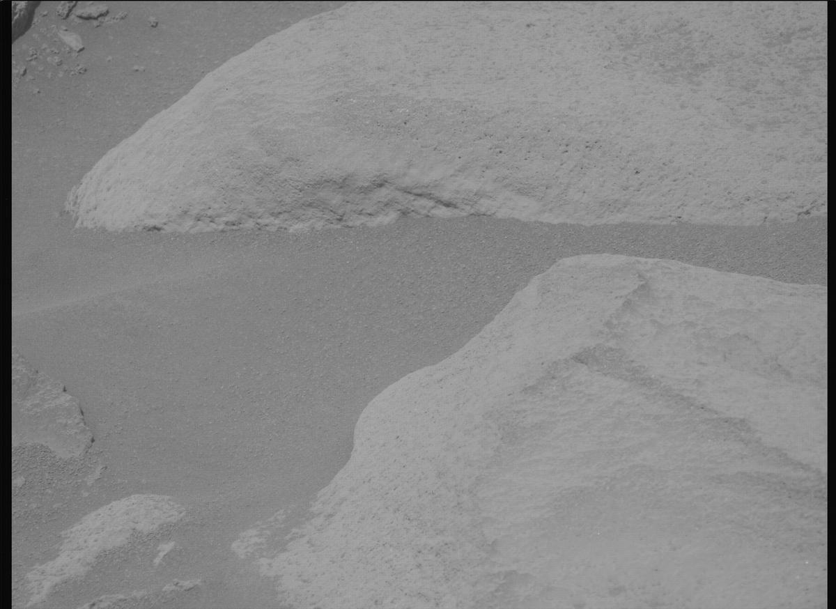 This image was taken by MCZ_LEFT onboard NASA's Mars rover Perseverance on Sol 1037