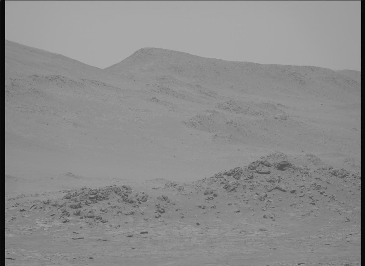This image was taken by MCZ_RIGHT onboard NASA's Mars rover Perseverance on Sol 1037