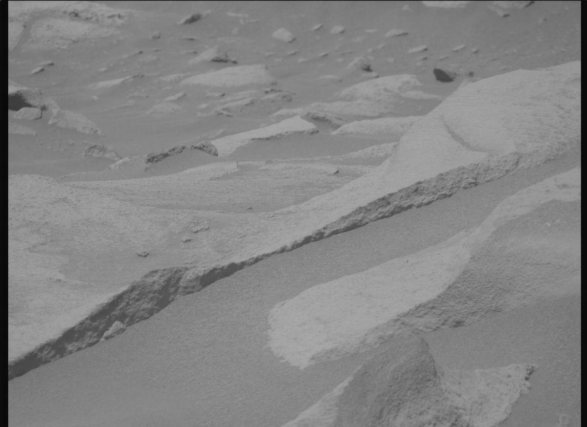 This image was taken by MCZ_RIGHT onboard NASA's Mars rover Perseverance on Sol 1037