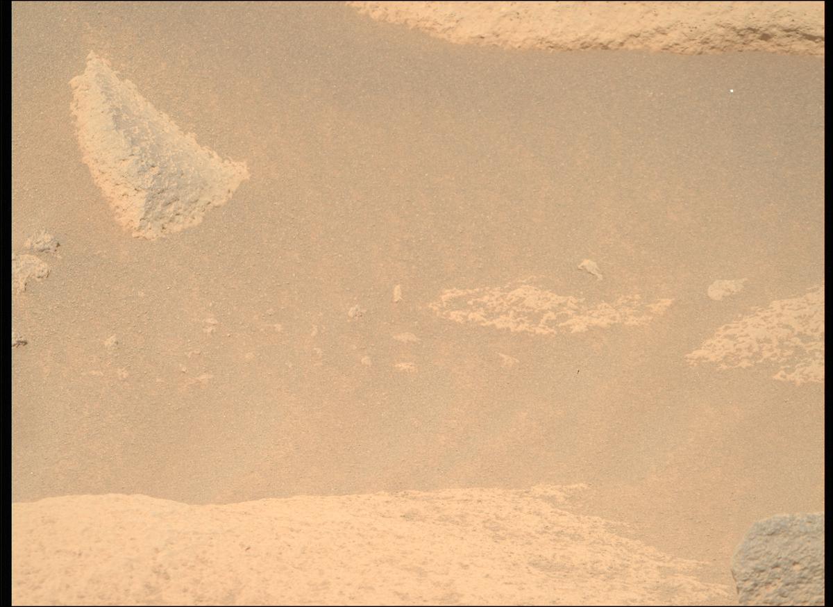 This image was taken by MCZ_RIGHT onboard NASA's Mars rover Perseverance on Sol 1037