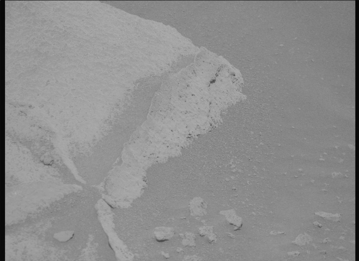 This image was taken by MCZ_RIGHT onboard NASA's Mars rover Perseverance on Sol 1037