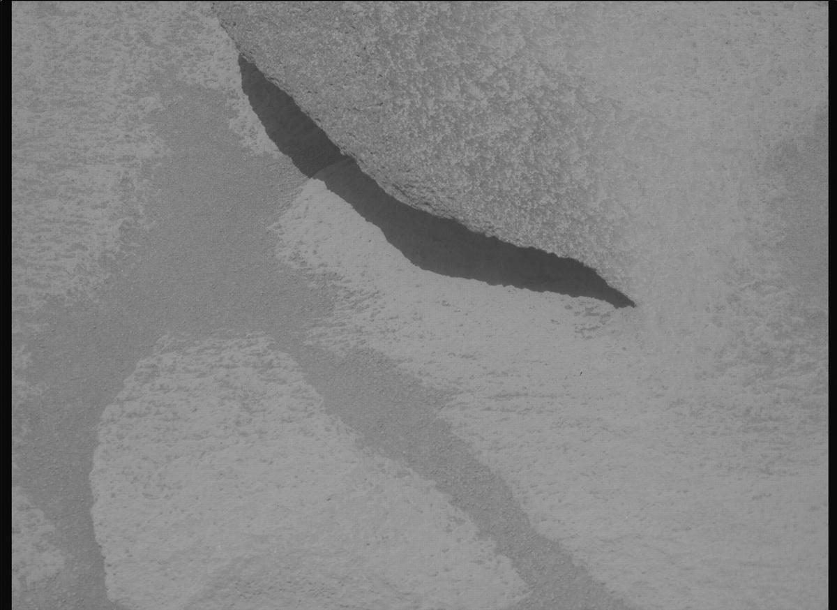 This image was taken by MCZ_RIGHT onboard NASA's Mars rover Perseverance on Sol 1037