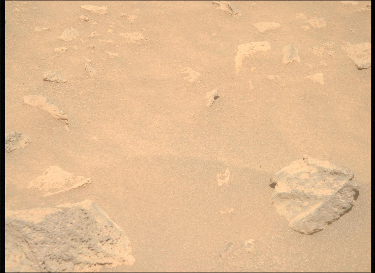 This image was taken by MCZ_RIGHT onboard NASA's Mars rover Perseverance on Sol 1037