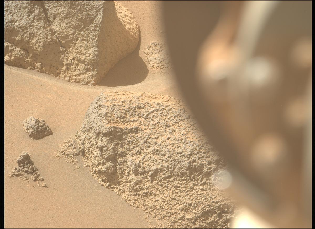 This image was taken by MCZ_LEFT onboard NASA's Mars rover Perseverance on Sol 1039