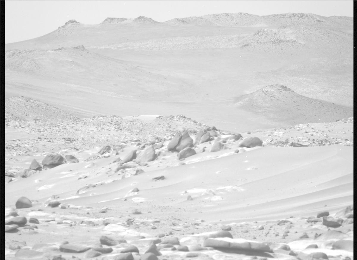 This image was taken by MCZ_LEFT onboard NASA's Mars rover Perseverance on Sol 1039