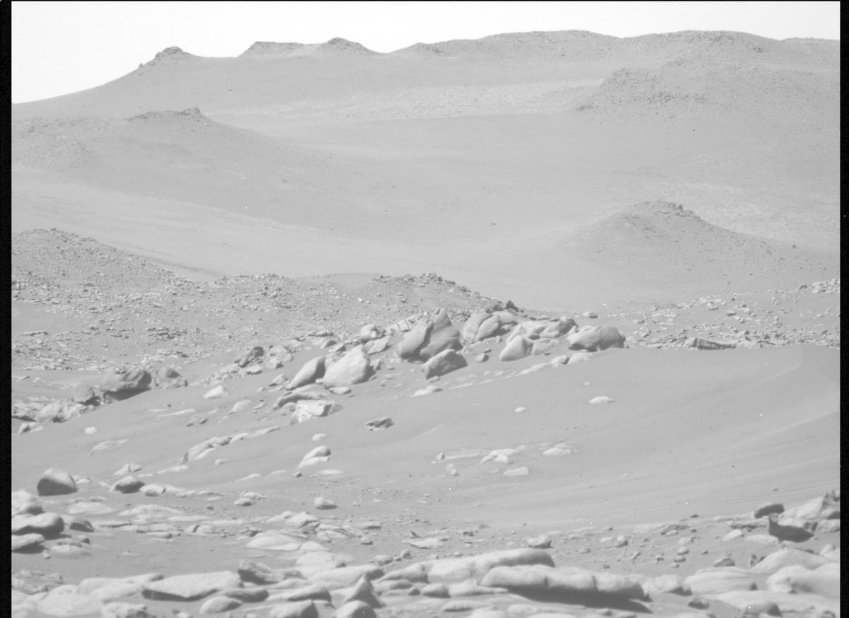 This image was taken by MCZ_LEFT onboard NASA's Mars rover Perseverance on Sol 1039