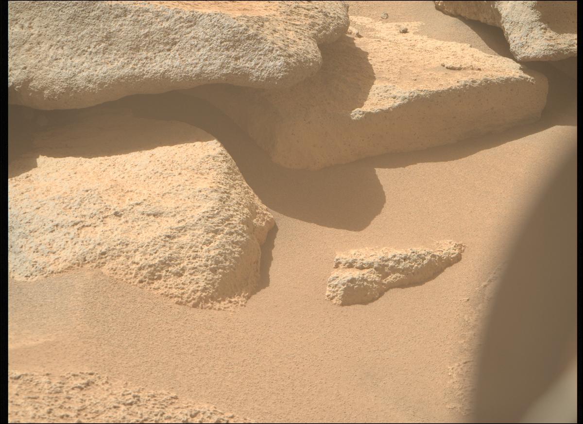 This image was taken by MCZ_RIGHT onboard NASA's Mars rover Perseverance on Sol 1039