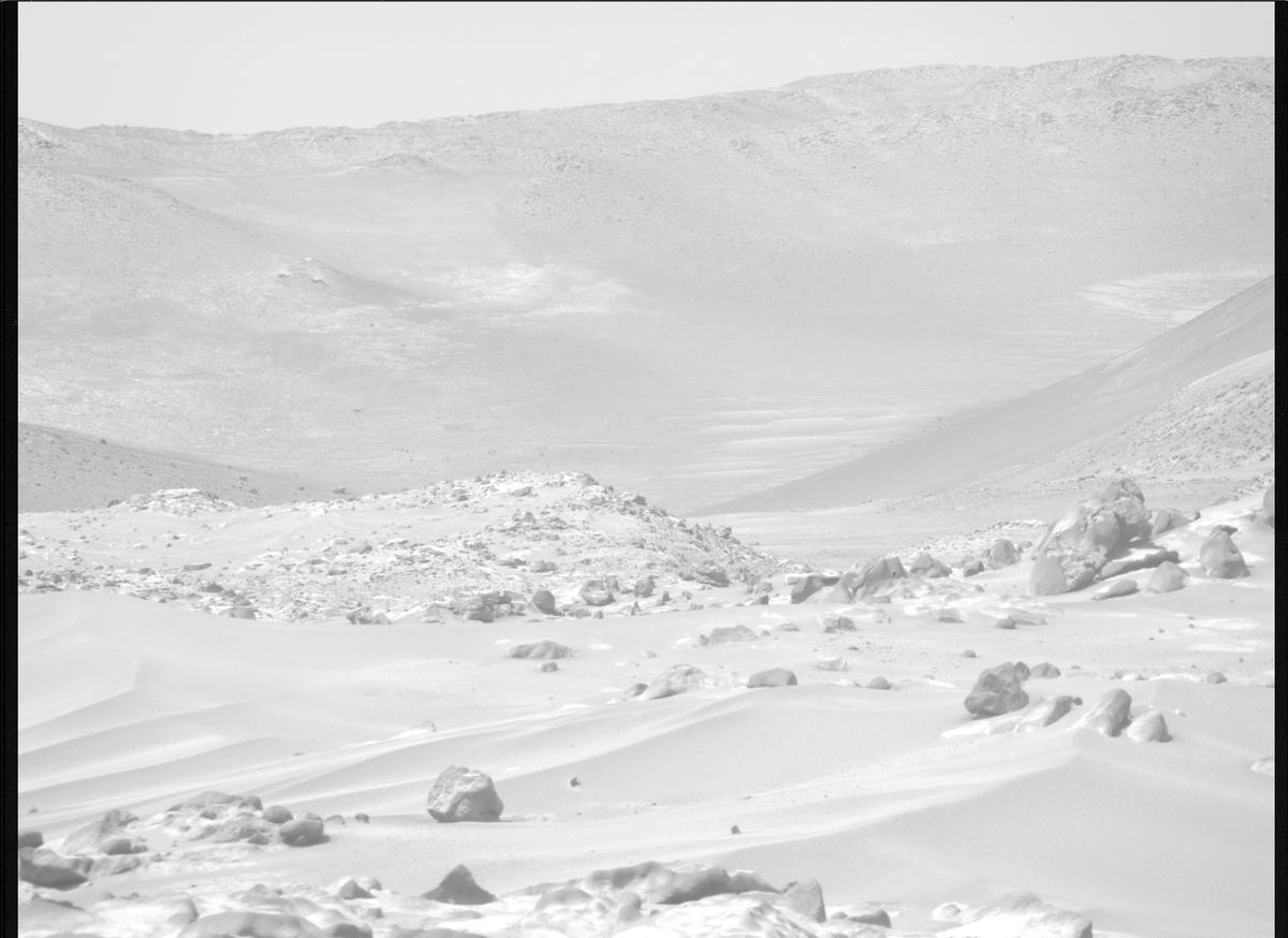 This image was taken by MCZ_RIGHT onboard NASA's Mars rover Perseverance on Sol 1041