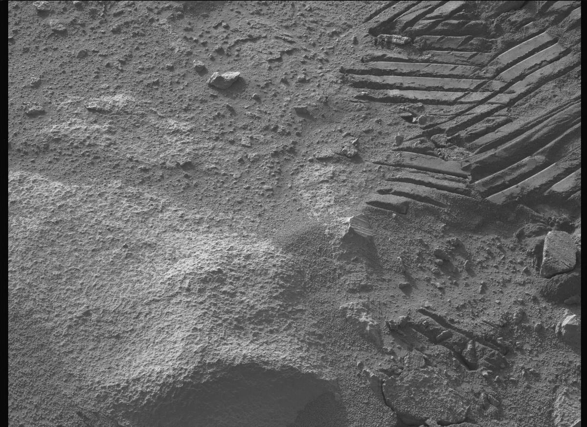 This image was taken by MCZ_LEFT onboard NASA's Mars rover Perseverance on Sol 1042