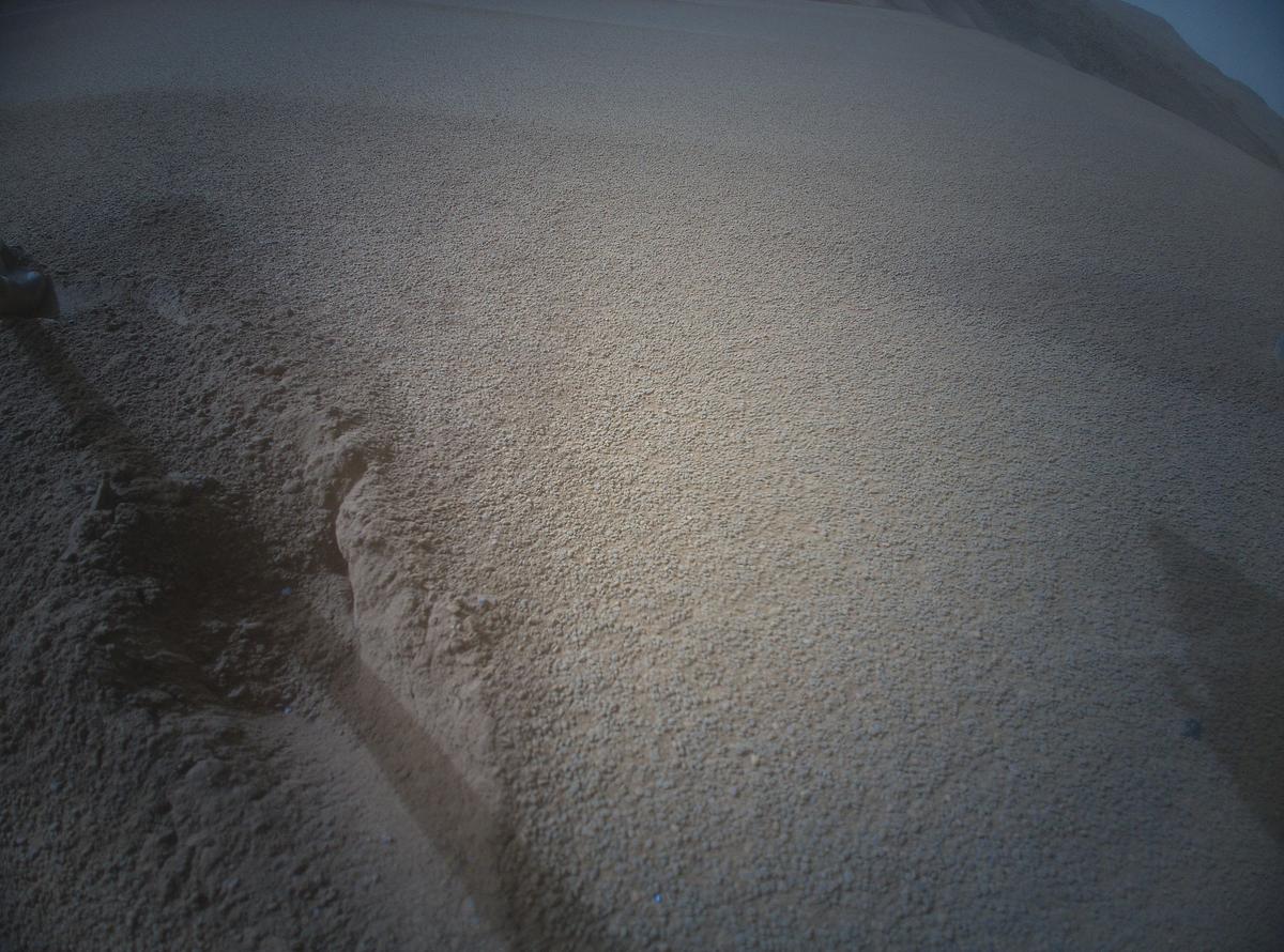 This image was taken by HELI_RTE onboard NASA's Mars rover Perseverance on Sol 1043