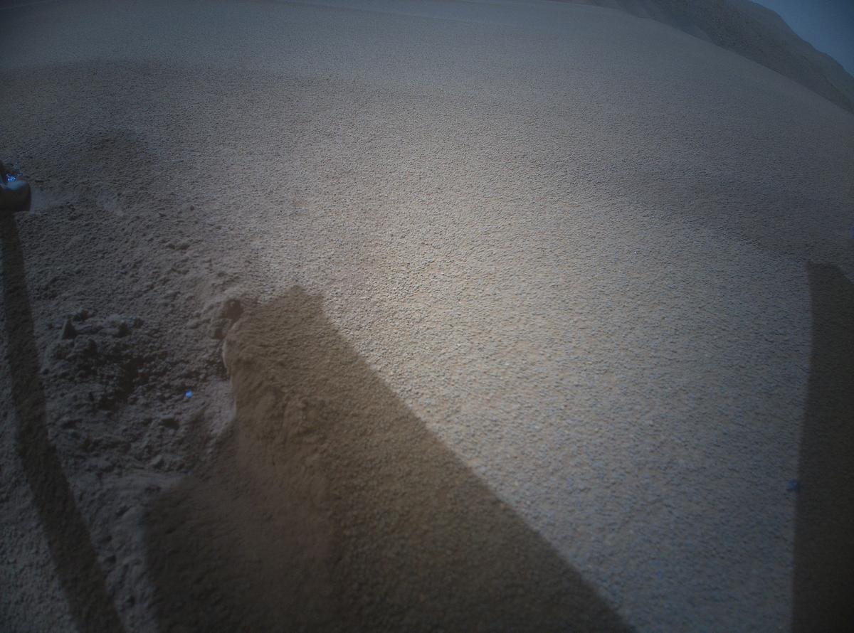 This image was taken by HELI_RTE onboard NASA's Mars rover Perseverance on Sol 1043