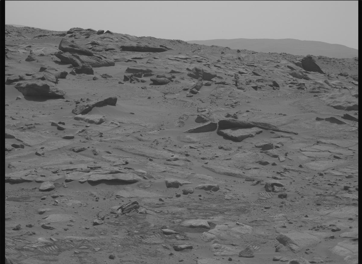 This image was taken by MCZ_LEFT onboard NASA's Mars rover Perseverance on Sol 1043