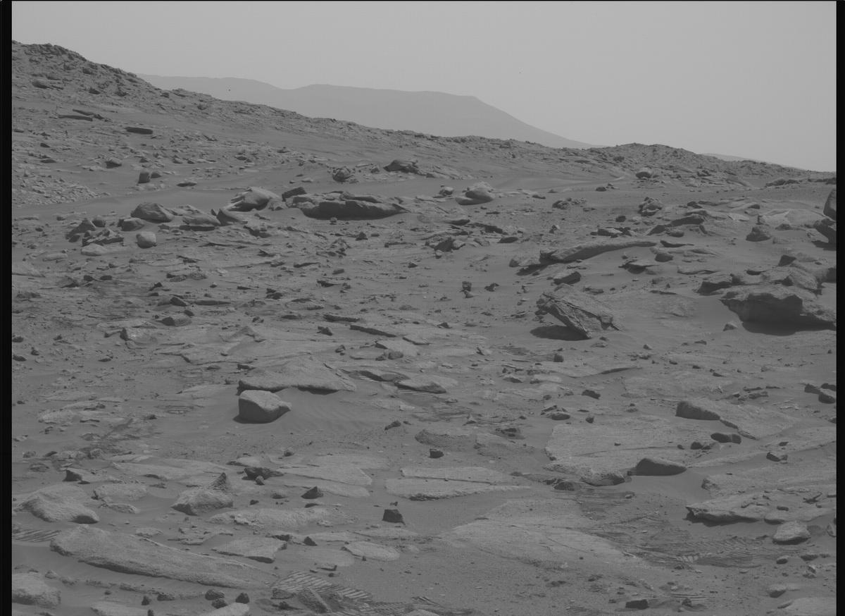 This image was taken by MCZ_LEFT onboard NASA's Mars rover Perseverance on Sol 1043