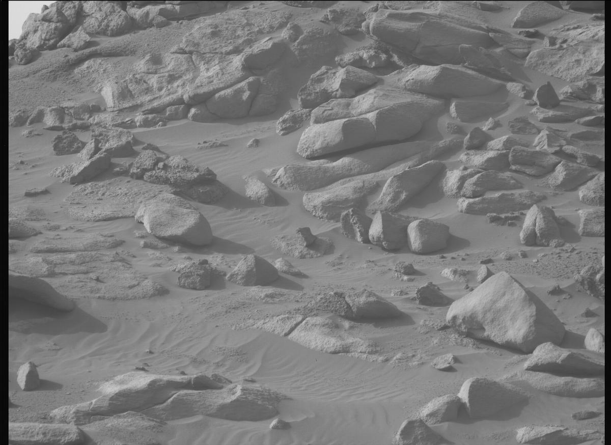This image was taken by MCZ_LEFT onboard NASA's Mars rover Perseverance on Sol 1044