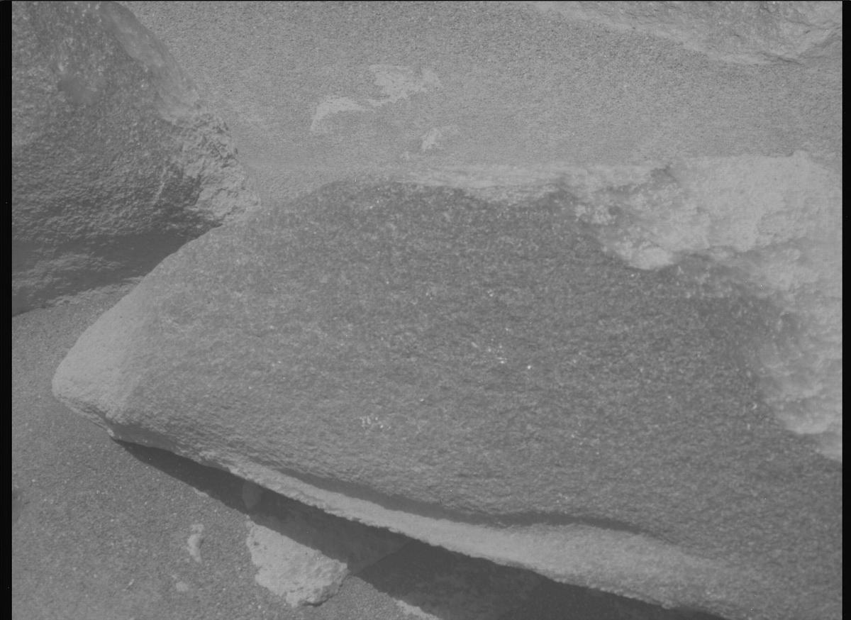 This image was taken by MCZ_LEFT onboard NASA's Mars rover Perseverance on Sol 1044