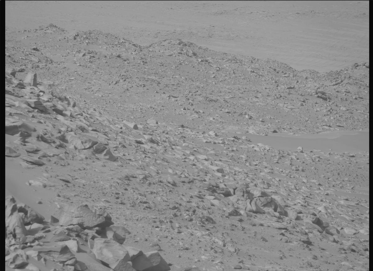 This image was taken by MCZ_RIGHT onboard NASA's Mars rover Perseverance on Sol 1044