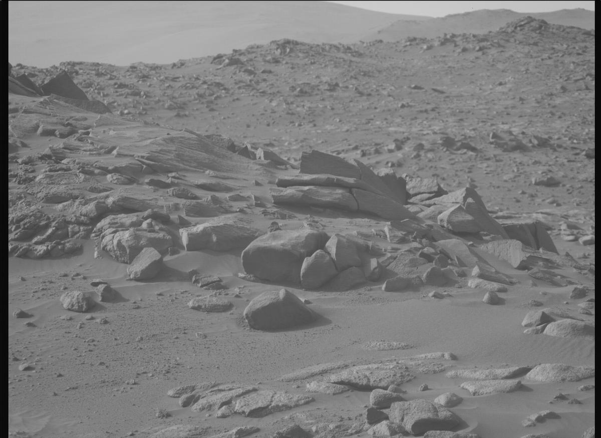 This image was taken by MCZ_RIGHT onboard NASA's Mars rover Perseverance on Sol 1044