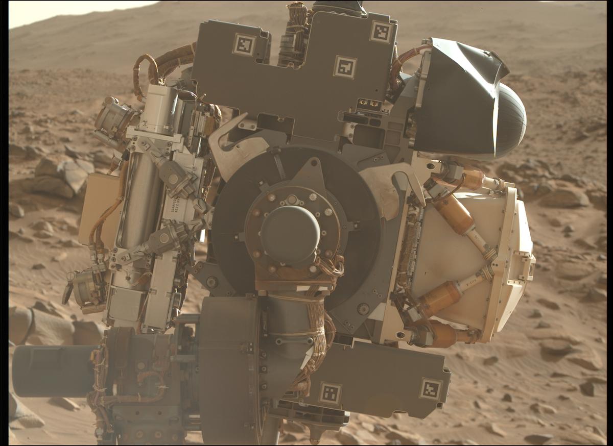 This image was taken by MCZ_RIGHT onboard NASA's Mars rover Perseverance on Sol 1044