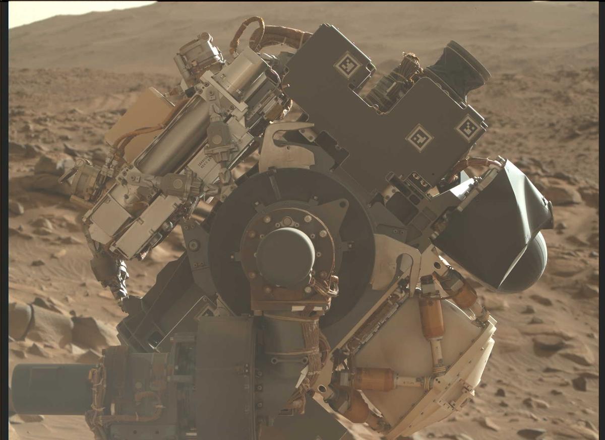 This image was taken by MCZ_RIGHT onboard NASA's Mars rover Perseverance on Sol 1044