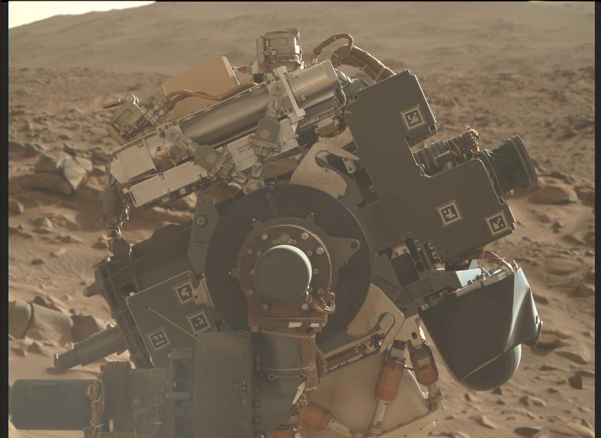 This image was taken by MCZ_RIGHT onboard NASA's Mars rover Perseverance on Sol 1044