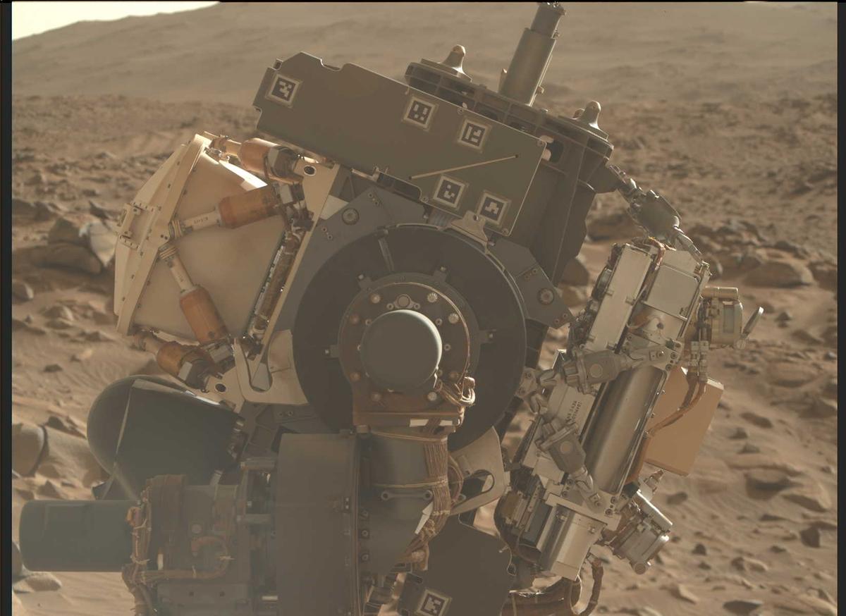 This image was taken by MCZ_RIGHT onboard NASA's Mars rover Perseverance on Sol 1044