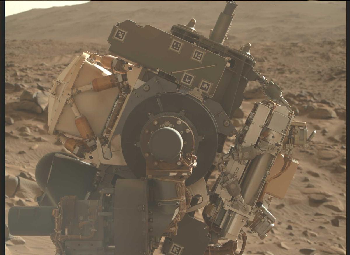 This image was taken by MCZ_RIGHT onboard NASA's Mars rover Perseverance on Sol 1044