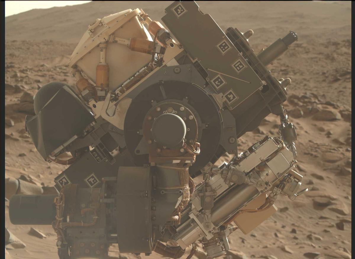 This image was taken by MCZ_RIGHT onboard NASA's Mars rover Perseverance on Sol 1044