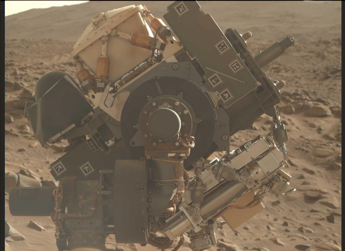 This image was taken by MCZ_RIGHT onboard NASA's Mars rover Perseverance on Sol 1044