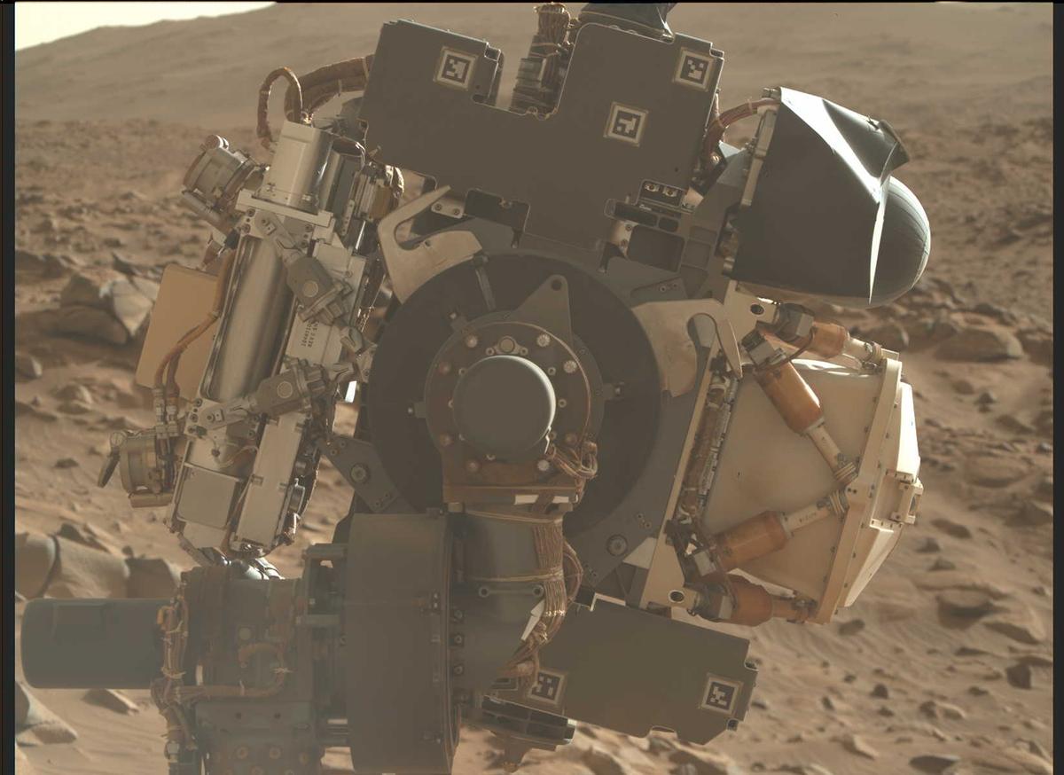 This image was taken by MCZ_RIGHT onboard NASA's Mars rover Perseverance on Sol 1044