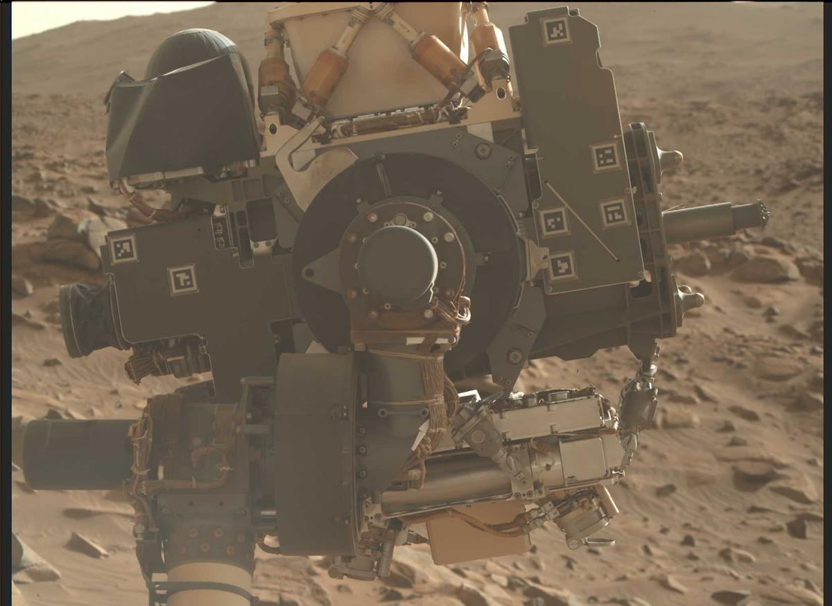 This image was taken by MCZ_RIGHT onboard NASA's Mars rover Perseverance on Sol 1044