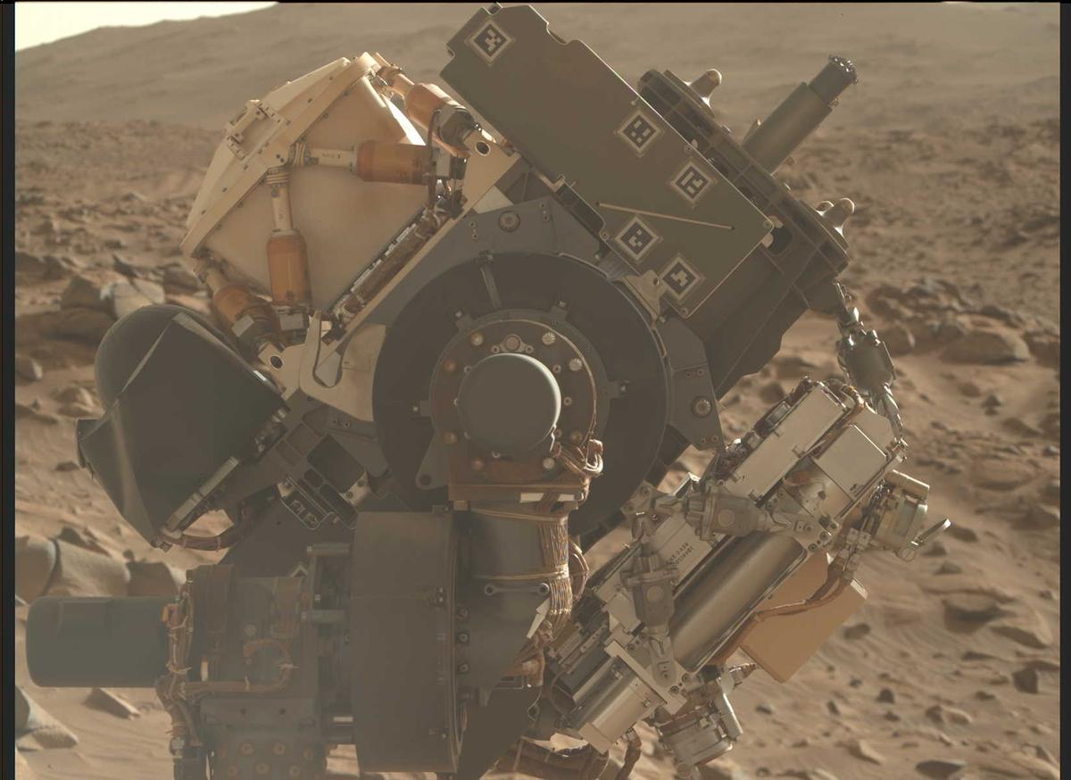 This image was taken by MCZ_RIGHT onboard NASA's Mars rover Perseverance on Sol 1044